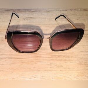 Black Geometric Oversized Sunglasses with Gradient Lenses